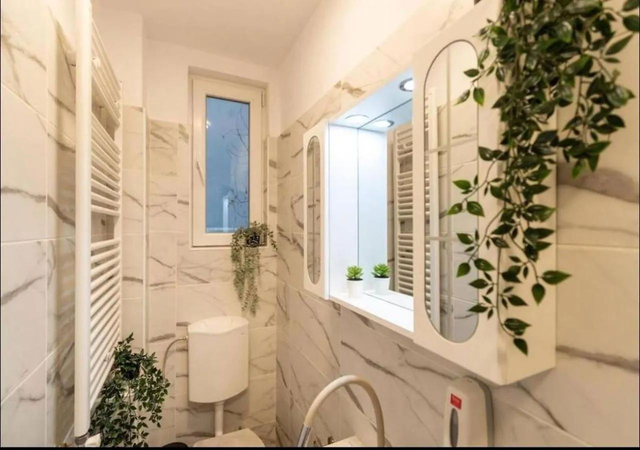 Tiny Haven - Cozy Studio In Piata Romana Bucharest 0*,  Romania